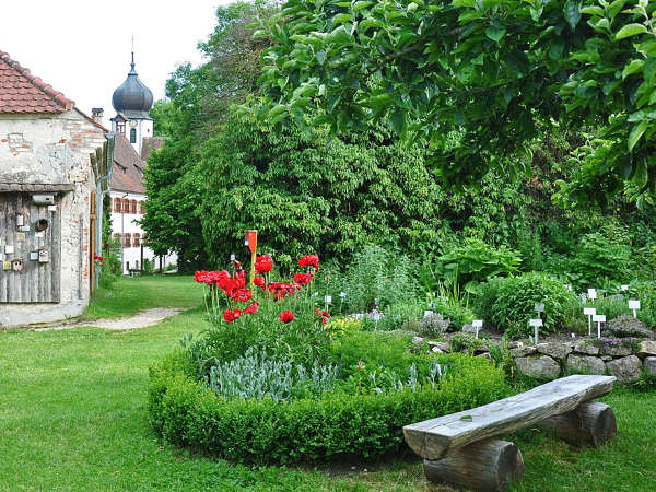 Eingang zum Kräutergarten