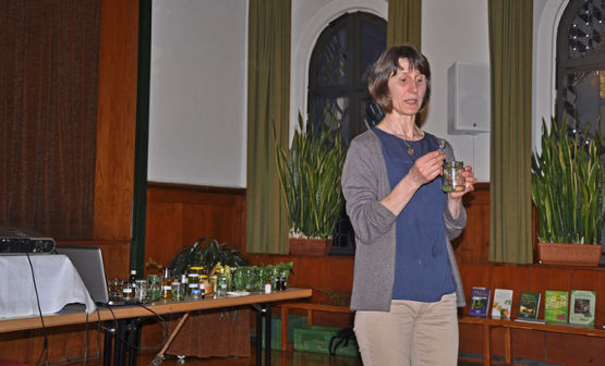 Vortrag von Agnes Weiß über Wildkräuter am Wegesrand